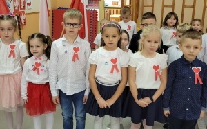 "Szkoła do hymnu" - uroczysta akademia z okazji Dnia Niepodległości Polski (6)