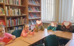 "Miłość niejedno ma imię" - zajęcia biblioteczne gr. 5-latków (12)